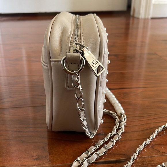 Badgley Mischka Taupe Faux Leather Pearls and Chain Crossbody Strap Purse Bag - Picture 4 of 9